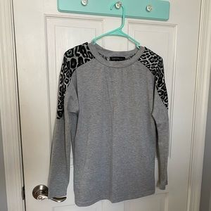 Grey leopard print top